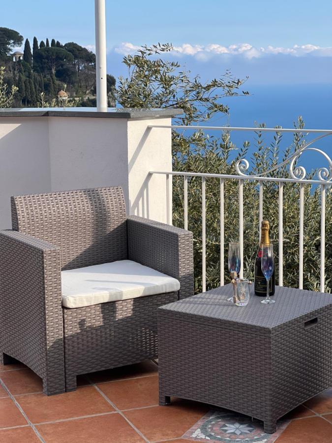 Infinity Experience Casa Vacanza Incantevole Con Terrazzo Scala Exterior photo